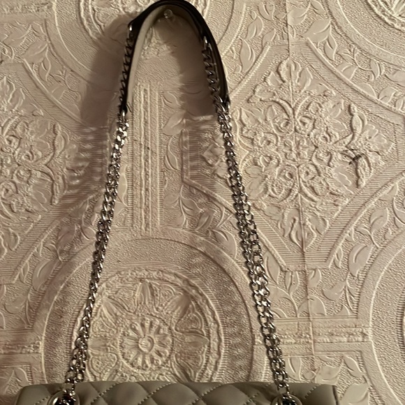 Michael Kors Grey Quilted Soft Leather Sholder Bag.Pristine Condition.⚠️FIRM⚠️ - Picture 5 of 15